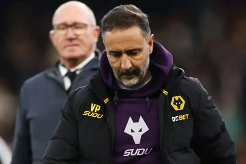 رسميًا.. وولفرهامبتون يعلن إقالة فيتور بيريرا من تدريب الفريق